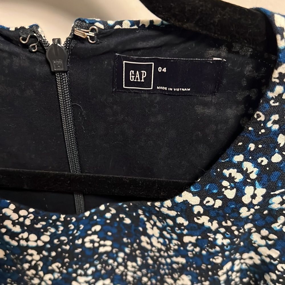 Gap Dress in Black floral print - Size 4 - Picture 3 of 5